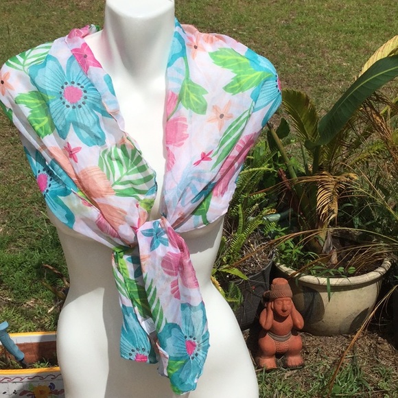 🌺🌸NWT Awesome Hawaiian Style Flowered Scarf 🌺🌸 - Picture 2 of 4